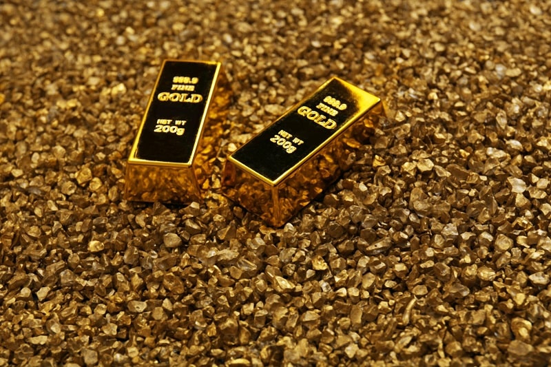شمش طلا روی سنگ طلا
